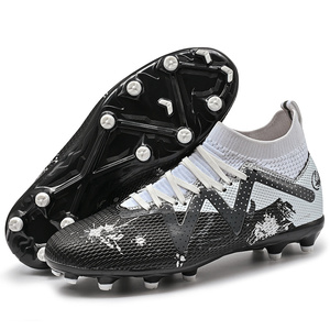 Chaussures de football confortables pour hommes adultes 2025 Nouveau Imperméable Léger Respirant Antidérapant Durable Crampons de football - Product Image 3