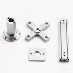 เครื่องกัดสแตนเลส CNC อลูมิเนียมสำหรับอุตสาหกรรมอิเล็กทรอนิกส์ยานยนต์ชิ้นส่วนกลึงแบบกำหนดเอง - Product Image 2