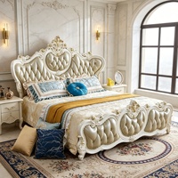 Cama de Madera Maciza Tallada Estilo Real Europeo con Tapizado de Botones de PU, Estructura de Cama Tapizada, Tamaños King y Queen, Muebles de Dormitorio para Villa, Venta al por Mayor