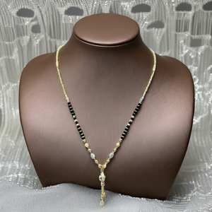 Mangalsutra Tradicional Indio de Oro 22k con Cadena de Cuentas Negras, Colgante Minimalista de Perlas y Circonitas, Joyería de Uso Diario para Mujer - Product Image 2
