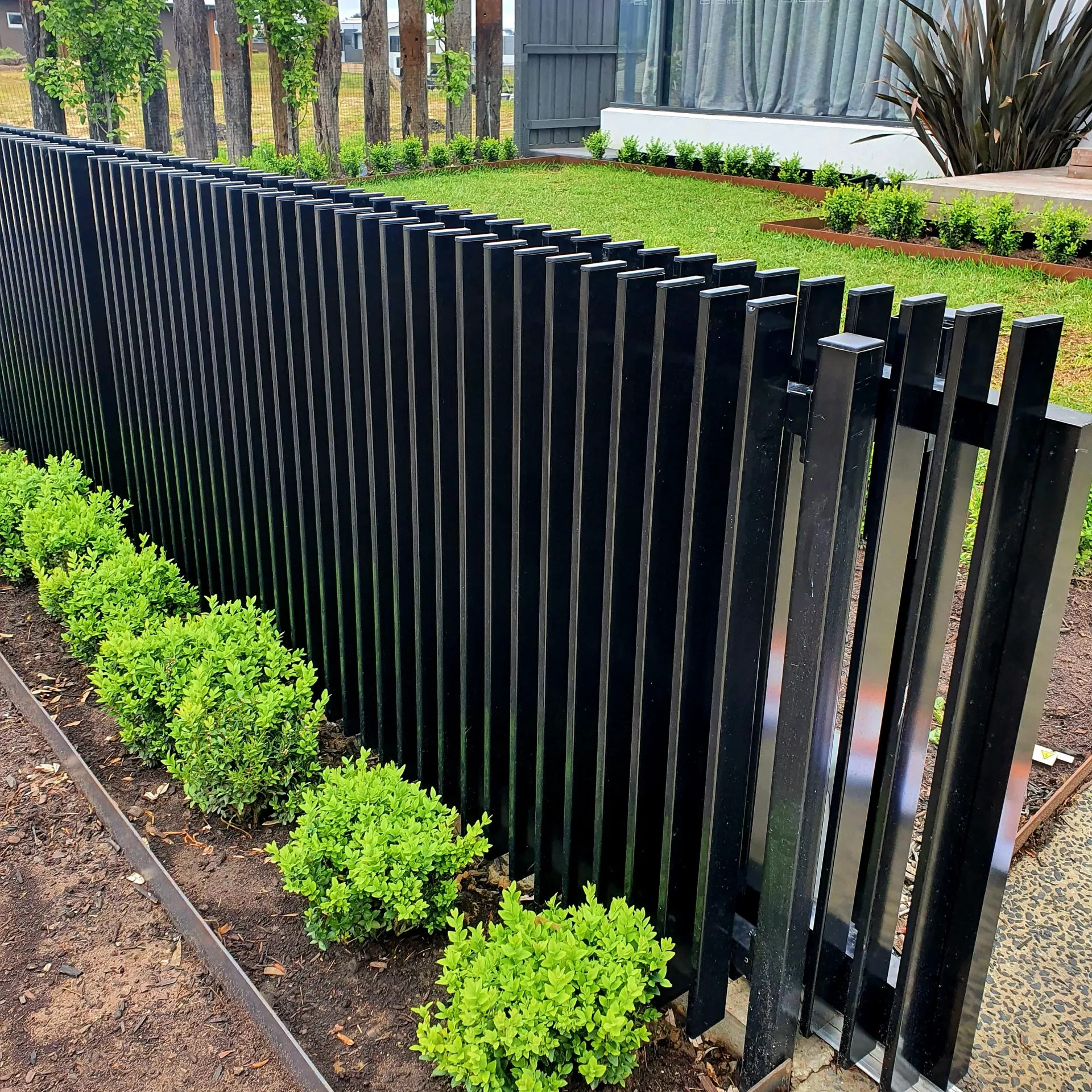 OEM   ODM Privacy Garden Fence Steel Outdoor Ornamental Steel Fencing Panels Custom Galvanized Steel Fence Panel 2024 Popular