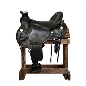 Silla de montar inglesa BS International de cuero genuino hecha a mano con armazón de madera, sostenible, cómoda y con colores personalizables. - Product Image 1