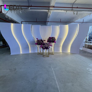 อุปกรณ์ตกแต่งโรงงาน Lida ดอกไม้สีขาวอุปกรณ์ประกอบฉากงานแต่งงานฉากหลังเทียมสำหรับงานแต่งงาน - Product Image 1