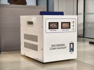 Nouveau modèle 2026 – Stabilisateur de tension monophasé à bobine en cuivre 220V <span class=keywords><strong>5kVA</strong></span> pour usage SVC 10kVA <span class=keywords><strong>5kVA</strong></span> 3kVA <span class=keywords><strong>1kVA</strong></span> AVR – Vente chaude - Product Image 5