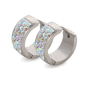 Boucles d'oreilles Huggie 8 mm en acier inoxydable avec incrustation de cristal rose sertie en canal, pour un usage quotidien - Product Image 3