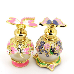 Flacon de parfum vintage de 25 ml avec motif exquis et bâtonnet applicateur en verre - Product Image 2