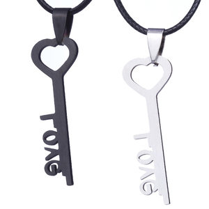 Collar con Colgante de Letra LOVE en Cadena de Cuerda Plateada de Acero Inoxidable Clásico de Moda ZRM, Joyería con Dije para Parejas - Product Image 1