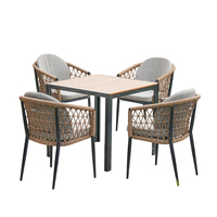 Chaise de salle à manger moderne en rotin PE pour extérieur, avec structure en aluminium et coussin imperméable, idéale pour patio, jardin, parc et cour.