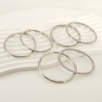 Bijoux sans ternissure Bracelet jonc minimaliste hypoallergénique en acier inoxydable plaqué or 18 carats pour femme