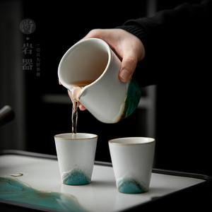 Taza de cerámica con diseño de montaña verde para servir té, estilo tetera portátil de 350 ml - Product Image 4