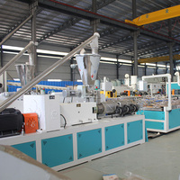 Ligne d'extrusion de profilés de plafond en PVC, ligne de production de panneaux en PVC à partir de matériaux recyclés pour panneaux publicitaires, production de panneaux muraux en PVC