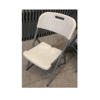 Table d'extérieur pliante légère et durable, design moderne, avec structure en acier, idéale pour les mariages, couleur blanche, modèle populaire et abordable.