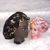 Bonnet pour cheveux en satin à motif de logo personnalisé de luxe Bonnet de nuit en soie douce Bonnet pour maman et moi Bonnet taille adulte pour enfant
