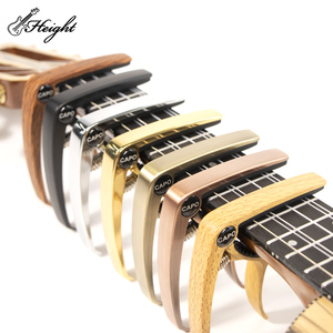 Capo de guitare Ukelele avec logo personnalisé pas cher multifonction peut placer des médiators Capo de guitare personnalisé accessoires de guitare - Product Image 2