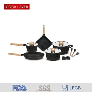 Healthy & Safety Sartén de aluminio de nuevo diseño con mango de cubierta de madera Juego de utensilios de cocina antiadherentes para cocinar por inducción - Product Image 3