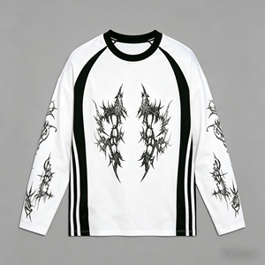 เสื้อยืดแขนยาวพิมพ์ลายกราฟิกสไตล์โกธิคสำหรับผู้ชาย สีดำขาวลายทาง ทรงโอเวอร์ไซส์ คอกลม สตรีทแวร์ - Product Image 1