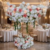 Hochzeitstisch-Korallenblumen-Mittelstück Elegantes Blumen-Centerpiece für Romantische Empfänge Bankett-Party Tischdekoration