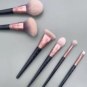 Ensemble de 6 pinceaux de maquillage pour le visage en poils synthétiques, manche en bois, virole en aluminium, logo laser, kit de pinceaux correcteurs, marque privée - Product Image 4