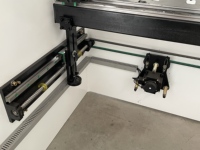 Cintreuse électro-hydraulique manuelle synchrone 110T/3200 avec formage d'extrémités pour aluminium, PVC et acier inoxydable