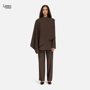 Nuova Collezione Primavera 2026 per Donne Musulmane: Set Modesto con Blusa a V in Poliestere/Cotone Traspirante - Product Image 1
