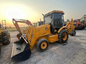 Chargeuse-pelleteuse JCB 3CX d'occasion, modèle 2022, poids opérationnel de 10 tonnes, avec moteur, boîte de vitesses et pompe - 700 heures de fonctionnement, à vendre - Product Image 4