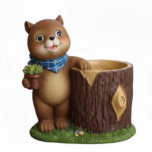Maceta <span class=keywords><strong>de</strong></span> Resina con Forma <span class=keywords><strong>de</strong></span> Oso Adorable - Maceta Decorativa <span class=keywords><strong>de</strong></span> Animal del Bosque con Bufanda Azul, Soporte Caprichoso para Suculentas <span class=keywords><strong>de</strong></span> Jardín - Product Image 2