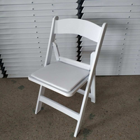 Chaises pliantes en résine plastique blanches modernes pour événements, location en gros à prix abordable pour mariages et fêtes