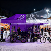Tentes de stand portables en aluminium pour les fêtes ensoleillées Tentes de camping étanches pour les événements en plein air Tentes d'impression bon marché pour les salons commerciaux à vendre en ligne