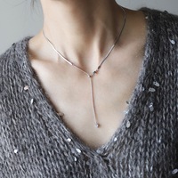 Chaîne élégante en forme de serpent Chaîne Y ajustée Collier en diamant et zircon avec pendentif en forme de cœur en acier inoxydable plaqué or 18 carats pour filles