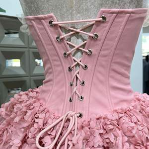 GX25901 Abito <span class=keywords><strong>Mini</strong></span> Elegante da Donna, Stile Boutique, Sexy, Senza Maniche, con Gonna a Balze e Decorazioni Floreali 3D, per Feste Estive - Product Image 5