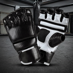 Gants de grappling MMA en cuir PU de haute qualité, professionnels, durables, personnalisables, légers, demi-doigts, pour la boxe et les arts martiaux - Product Image 2