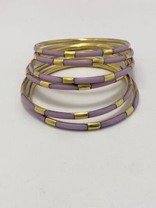 Ensemble de bracelets élégants en résine et laiton de qualité supérieure, bijoux faits à la main pour mariage, festival et usage quotidien, disponible à la vente - Product Image 1