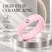 Bague en céramique rose haute technologie avec zircon rond transparent serti en clos, bijoux minimalistes pour cadeau de mariage, vente en gros, personnalisation OEM ODM