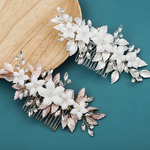 Peine de <span class=keywords><strong>pelo</strong></span> de flor de cerámica hecho a mano para <span class=keywords><strong>tocado</strong></span> de <span class=keywords><strong>novia</strong></span> <span class=keywords><strong>tocado</strong></span> nupcial de diamantes de imitación - Product Image 4