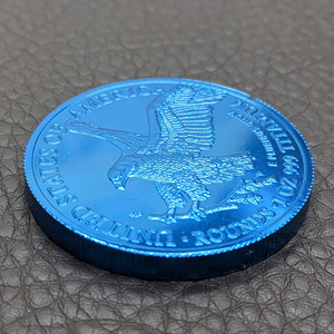 Moneda de Titanio USA <span class=keywords><strong>Eagle</strong></span> 2021 de Una Onza con Baño Azul, Sin Circulación, 1oz.999 de Titanio Fino Redondo - Product Image 3