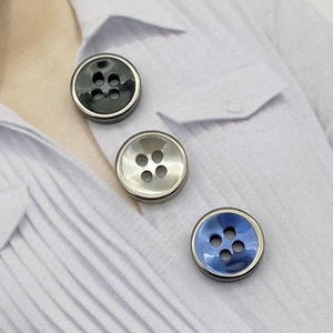 Tùy Chỉnh Nút Cho Áo Sơ Mi Vòng 4 Lỗ UV Nhựa Nút Cho Nam Giới Và Phụ Nữ Quần Áo 4 Mắt Malay Nhựa Nút Bán Buôn - Product Image 3