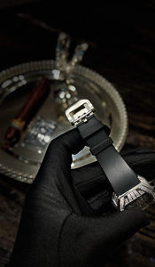 Orologio Meccanico Personalizzato Premium con Diamanti Moissanite VVS, Fibra di Carbonio, Riserva di Carica e Cinturino in Gomma - Product Image 6