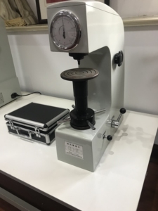 Durómetro Rockwell <span class=keywords><strong>de</strong></span> Carga Manual, Sin <span class=keywords><strong>Electricidad</strong></span>, <span class=keywords><strong>Precio</strong></span> Económico - Product Image 1