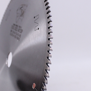 <span class=keywords><strong>Lame</strong></span> de <span class=keywords><strong>scie</strong></span> <span class=keywords><strong>circulaire</strong></span> en carbure de tungstène de haute qualité industrielle personnalisée 255/305/405/450/500 certifiée CE pour la coupe de l'aluminium - Product Image 5