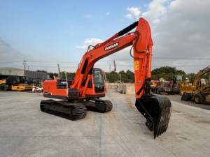 Excavadora de ruedas Doosan de 14 toneladas usada en buenas condiciones con engranaje de motor central y componentes de motor - Product Image 2