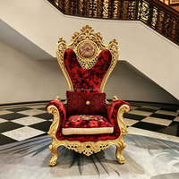 Fauteuil de luxe français en bois massif sculpté avec feuille d'or, fauteuil de salon de villa baroque européen, fauteuil en velours rouge sculpté à la main