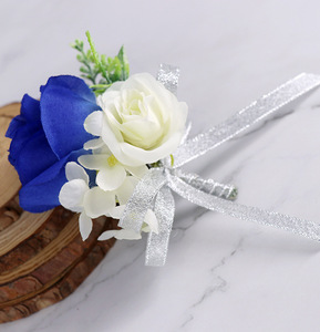 Boutonnière et corsage de poignet en soie bleu roi avec motif feuille pour mariage, demoiselle d'honneur, marié, invité - Vente en gros - Product Image 2