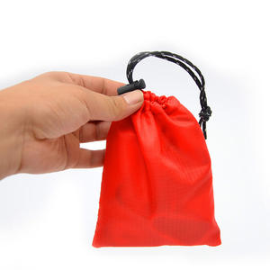 Mini bolsa de almacenamiento de nailon roja, 16x13cm, con cordón, organizador de accesorios para viajes y acampada al aire libre, bolsillo para artículos pequeños - Product Image 1