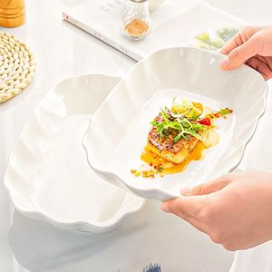 Assiette en céramique irrégulière blanche, 1 pièce, durable, décorative, pour servir lors de fêtes - Product Image 2