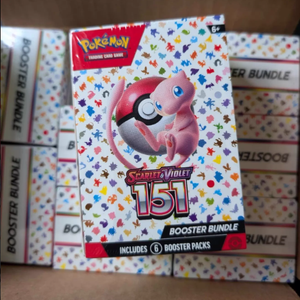 กล่องสะสมโปเกมอนแท้ 151 ชิ้น โปเกมอน TCG สการ์เล็ต ไวโอเล็ต 151 บูสเตอร์บันเดิล ซีลโรงงาน 6 ซองบูสเตอร์ เมว คันโต - Product Image 1