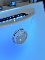 Baignoire hydromassante triangulaire italienne HS-B219 pour intérieur, de la catégorie Produits Whirlpool & Baignoires de Pologne