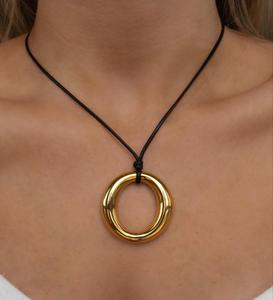 Collier tendance en acier inoxydable plaqué or 18 carats avec pendentif nœud et chaîne en corde cirée noire polie pour femme - Product Image 1