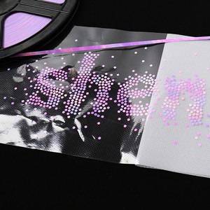 Brille comme un justaucorps <span class=keywords><strong>de</strong></span> champion, orné d'un imprimé éblouissant à motifs ajourés avec des paillettes colorées en transfert, en matériau <span class=keywords><strong>GRS</strong></span> & OEKO. - Product Image 1
