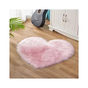 Tapis en fourrure tapis en forme de coeur doux et confortable tapis en peluche pour salon et chambre tapis moelleux chambre