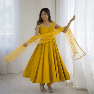 ชุดอานาร์กาลีผ้าชานเดรีสุดหรูหรา – ชุดพื้นเมืองทรงบานเต็มตัวสำหรับผู้หญิง พร้อมผ้าคลุมไหล่และกางเกง  พร้อมสวมใส่สำหรับงานแต่งงาน งานปาร์ตี้ - Product Image 1